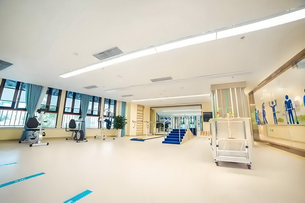 深圳多少积分能入户_比不过刘亦菲杨幂，赵丽颖在电影圈处处尴尬 心和出发点在的关女儿爱于对