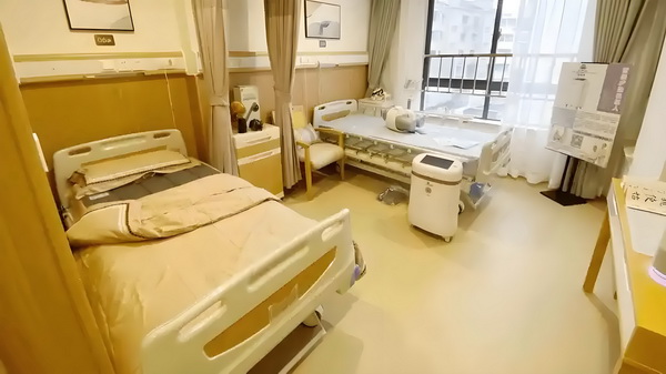 转深户后不在深圳工作_变态男躲女神床下，尺度生猛的日本电影！ 层层工作责任压紧压实